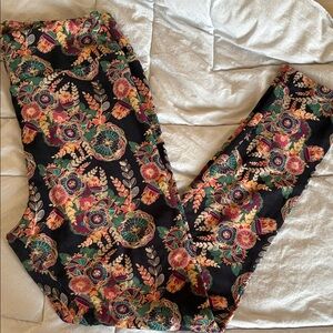 Lula Roe Tall and Curvy Floral Patterned Leggings